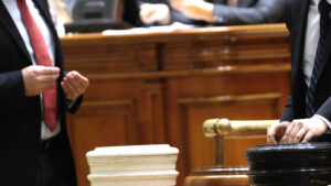 Parlament/A început votul pentru Cabinetul Siegfried Mureşan