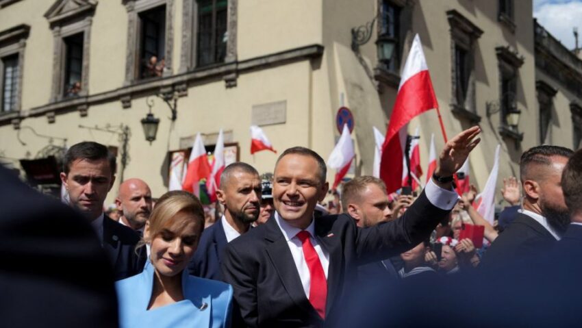 Polonia/ Conservatorul Karol Nawrocki, învestit în funcția de președinte