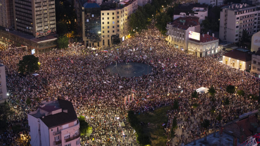 Atenţionare de călătorie în Serbia/Proteste de amploare