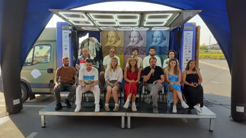 Caravana Shakespeare s-a întors acasă, la Craiova, după 9.000 km prin România