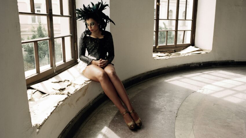 Celeste lansează noul single Woman of Faces și anunță al doilea album