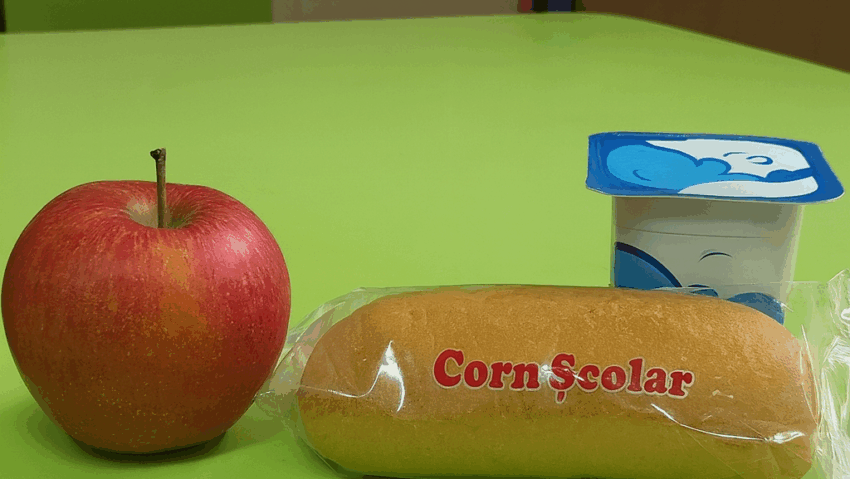 Programul „Laptele, cornul și mărul” reluat în școlile din Gorj