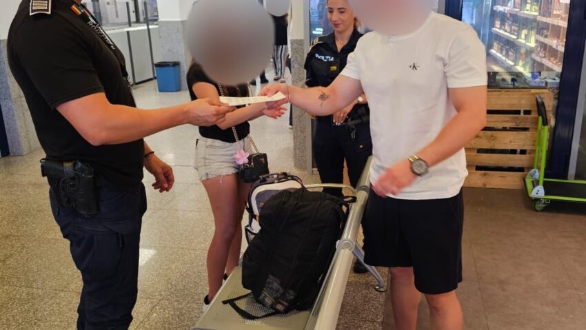 Polițiștii de la Transporturi Aeriene, acțiune de prevenire la Aeroportul Internațional Craiova