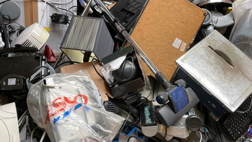 Depozit ilegal de deșeuri descoperit la Bălești: amendă și dosar penal