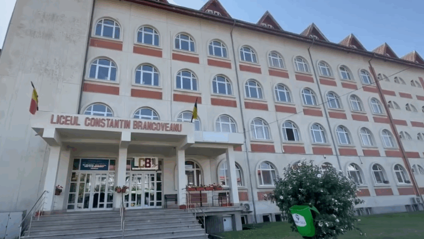 Vâlcea: mobilier și echipamente digitale moderne pentru 46 de unități de învățământ