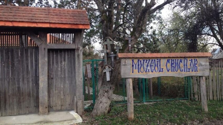 CJCPCT Gorj: Ziua Crucii, marcată la Muzeul Crucilor de la Măceșu