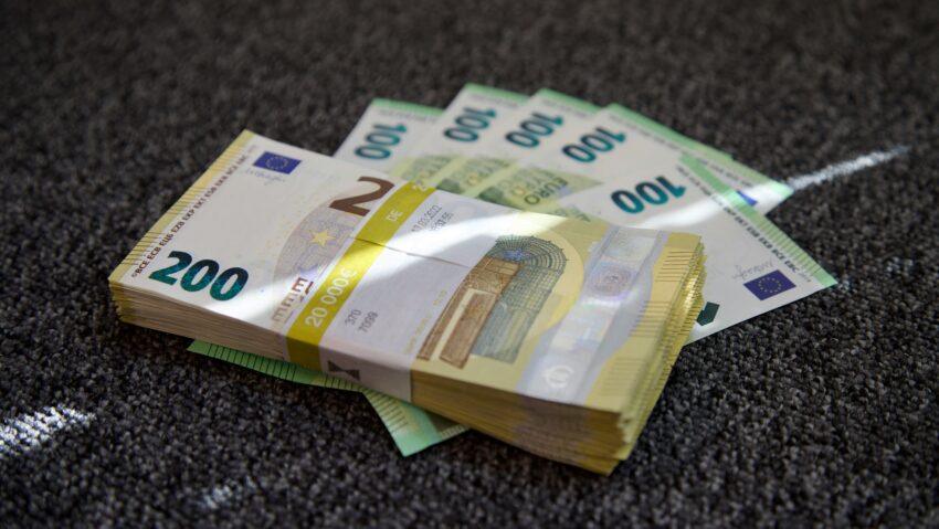 România va pierde 7 miliarde de euro din PNRR. Șeful MIPE are de stins și scandalul „excursie de lux pe banii statului”