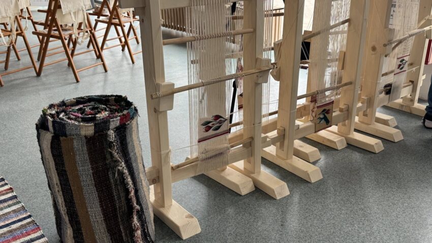 Expoziția „Lemnul, Pânza și Vorba” aduce tradițiile gorjenești în centrul Târgu Jiului