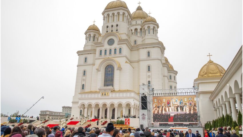 Foto: Sfințirea picturii în mozaic a Catedralei Naționale, oficiată de Patriarhii Bartolomeu I și Daniel