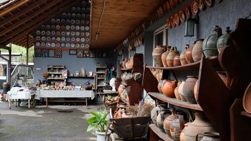 Tradițiile românești trec Prutul: artiști și meșteșugari din Gorj, în turneu cultural la Chișinău, Drochia și Cahul