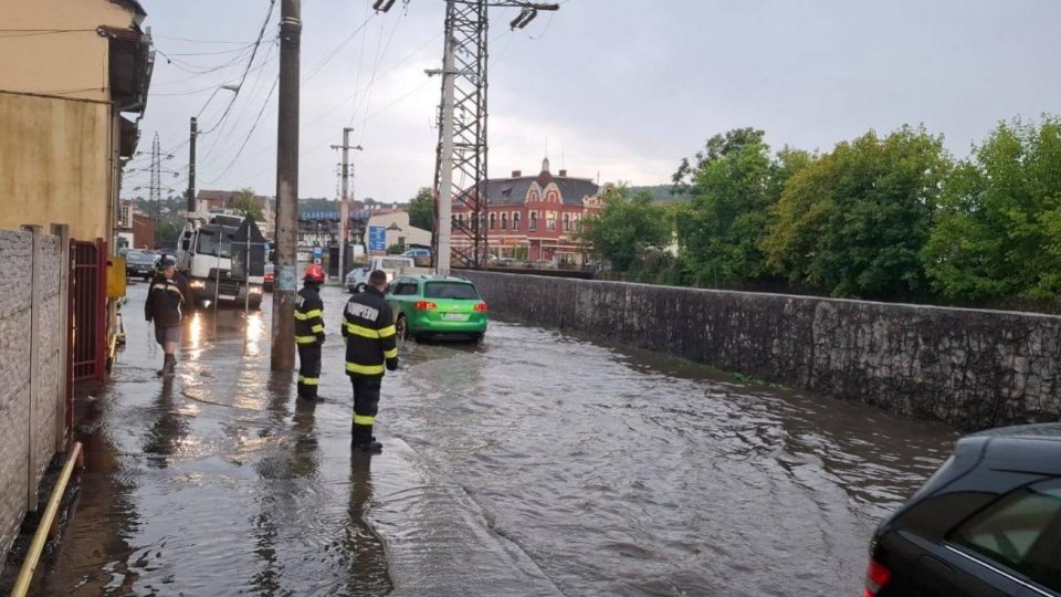 Județele Dolj și Olt, sub alertă roșie pentru ploi puternice începând de această seară.
