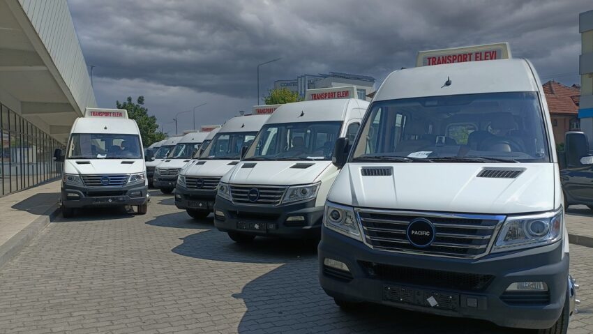 Încă cinci microbuze electrice pentru elevii din Județul Gorj