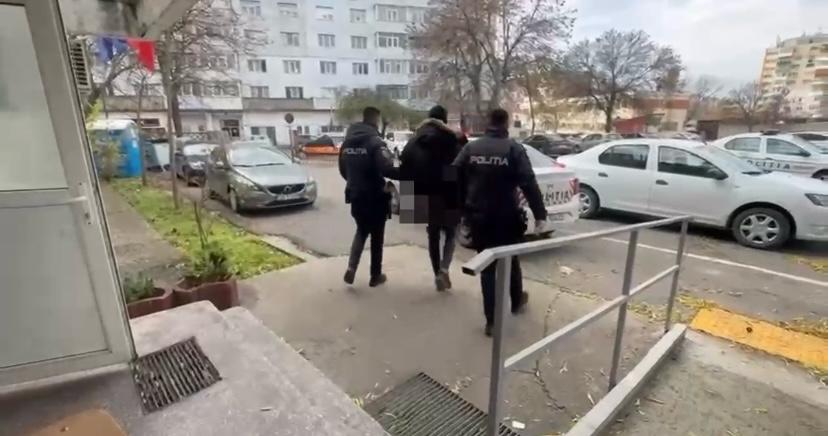 Tânăr reținut în Craiova pentru două furturi