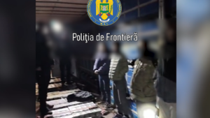 Dolj: cetățeni străini depistați ascunși într-un automarfar, la Calafat