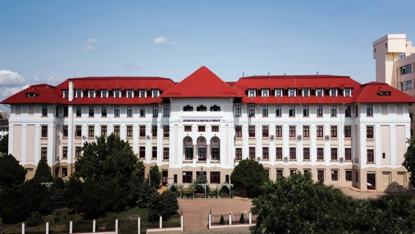 UMF Craiova își consolidează poziția în clasamentele internaționale Times Higher Education