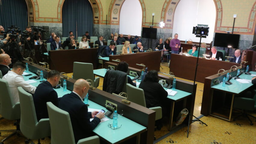 Craiova/Impozitele pe locuinţe se majorează cu 80% pentru persoanele fizice