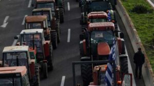 Grecia/ Drumuri și autostrăzi blocate de protestele fermierilor