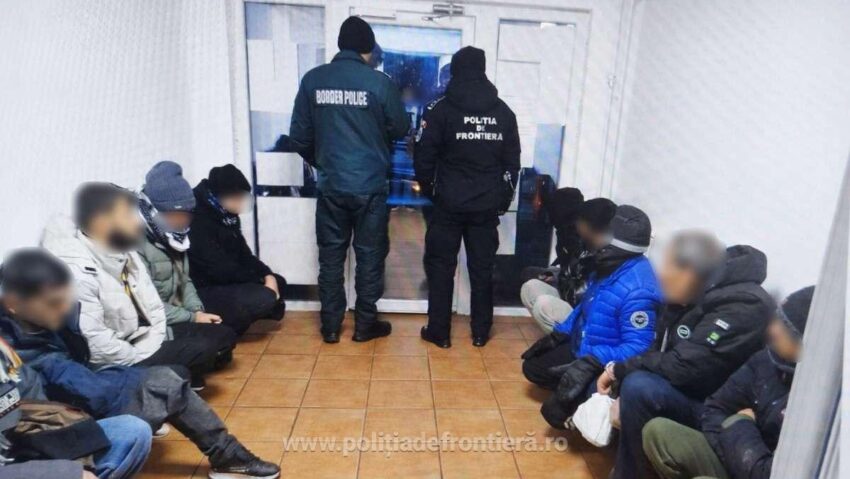 Migranți descoperiți într-un camion, la Calafat