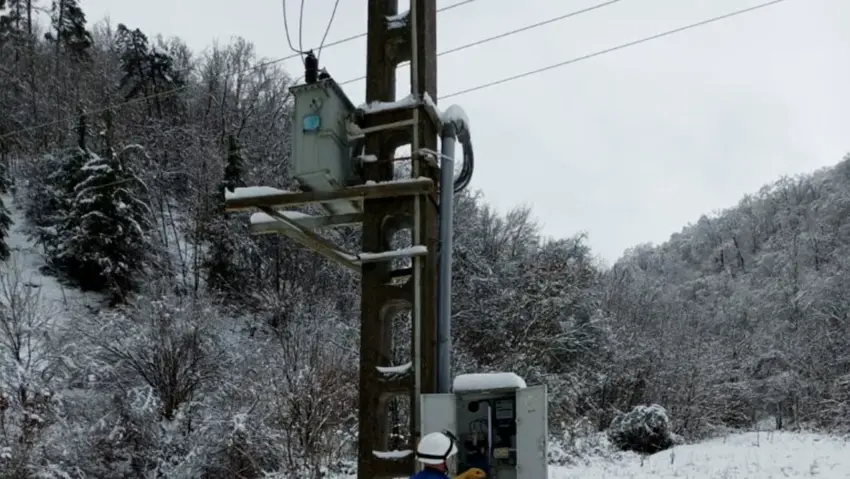 Peste 27.500 de gospodării, reconectate la rețeaua electrică în ultimele 24 de ore