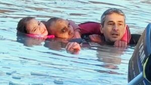 Cetăţeanul Indian, care a salvat fetiţa căzută în lacul din Parcul Romanescu, a fost externat