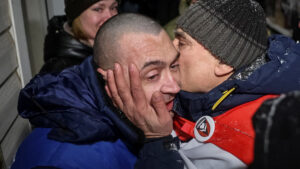 Primul schimb de prizonieri între Rusia și Ucraina după cinci luni de blocaj diplomatic