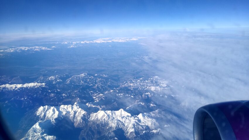 Aeronavă HiSky revine la Otopeni după o alertă de presurizare