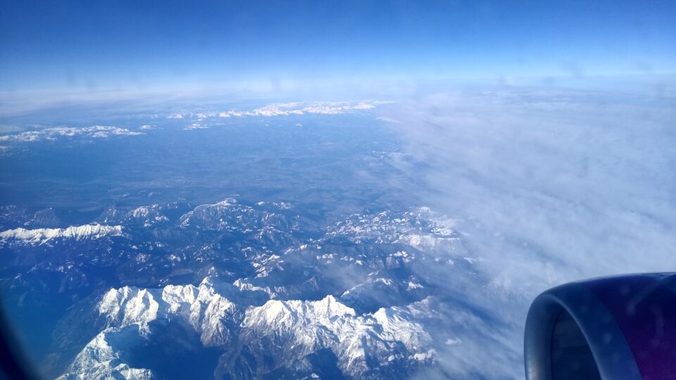 Aeronavă HiSky revine la Otopeni după o alertă de presurizare