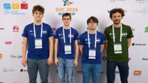 Trei studenți români devin campioni europeni la programare și se califică în finala mondială din Dubai