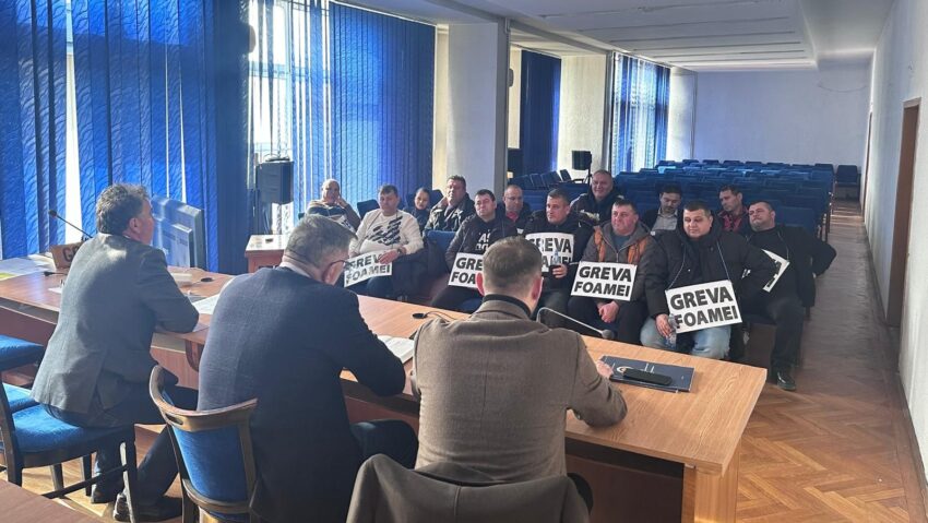 Prefectul de Gorj s-a întâlnit cu protestatarii aflați în greva foamei