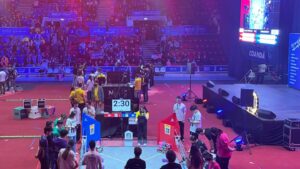 Elevi din Vâlcea duc România în premieră la un turneu internațional de robotică din SUA