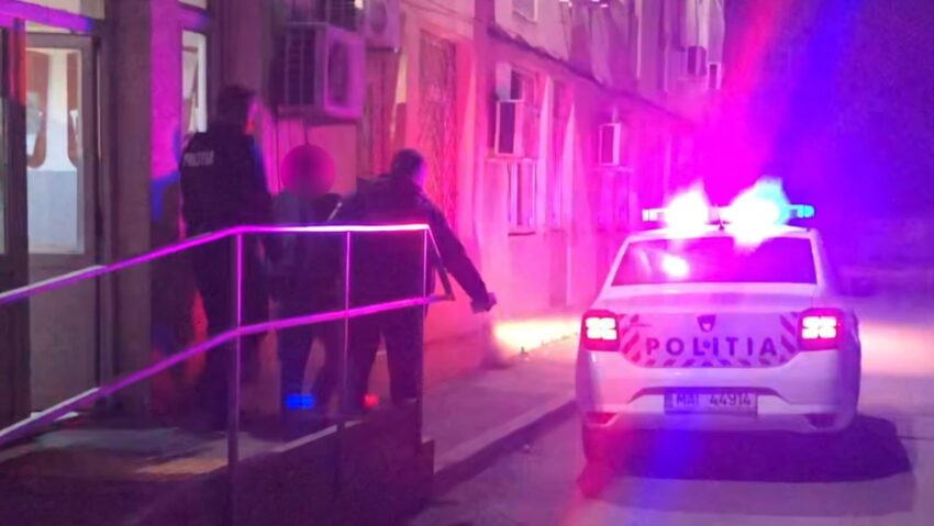 Tânăr reținut de polițiști pentru 24 de ore după ce și-ar fi rănit prietenul