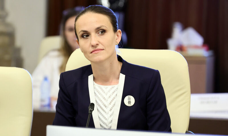 PSD solicită audierea în Parlament a ministrului de Externe, Oana Ţoiu