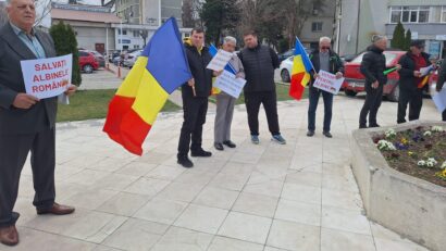 Apicultorii din Olt avertizează asupra colapsului iminent al acestui sector