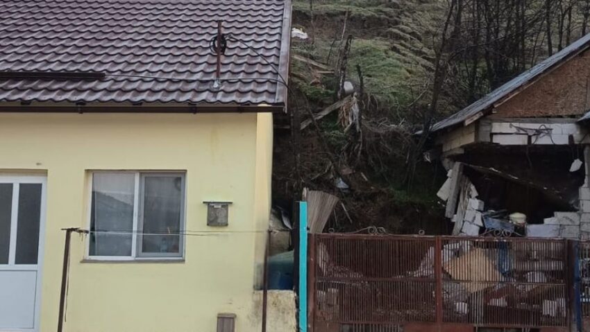 Slatina/Alunecarea de teren de pe Dealul Grădiște continuă să avanseze