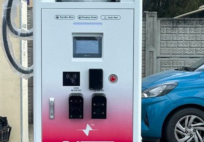 Craiova: a început montarea stațiilor de încărcare pentru autoturisme electrice