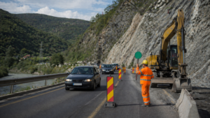 Restricții de circulație pe mai multe drumuri din Vâlcea