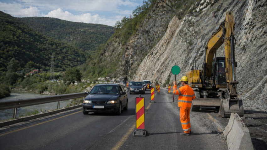 Restricții de circulație pe mai multe drumuri din Vâlcea