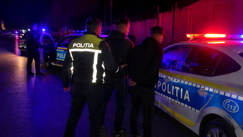 Au dat lovitura la tonomatele de lapte… și au ajuns în arest