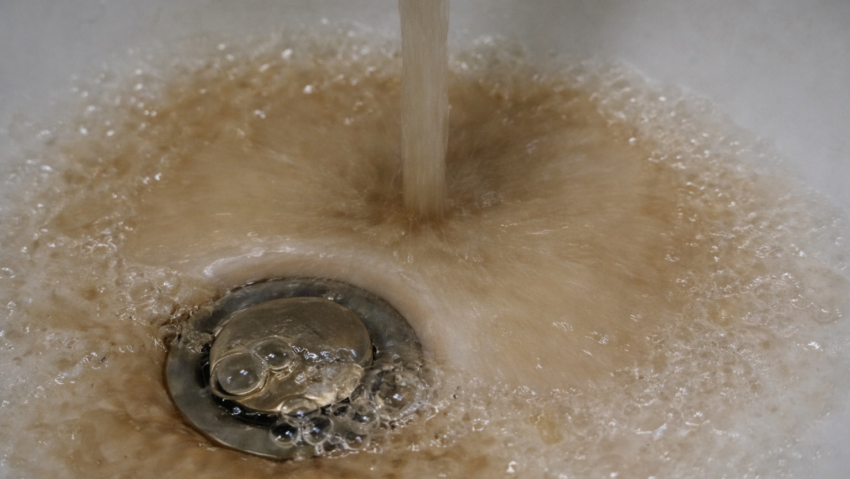 Avertizare pentru locuitorii din Târgu Jiu: evitați apa de la robinet