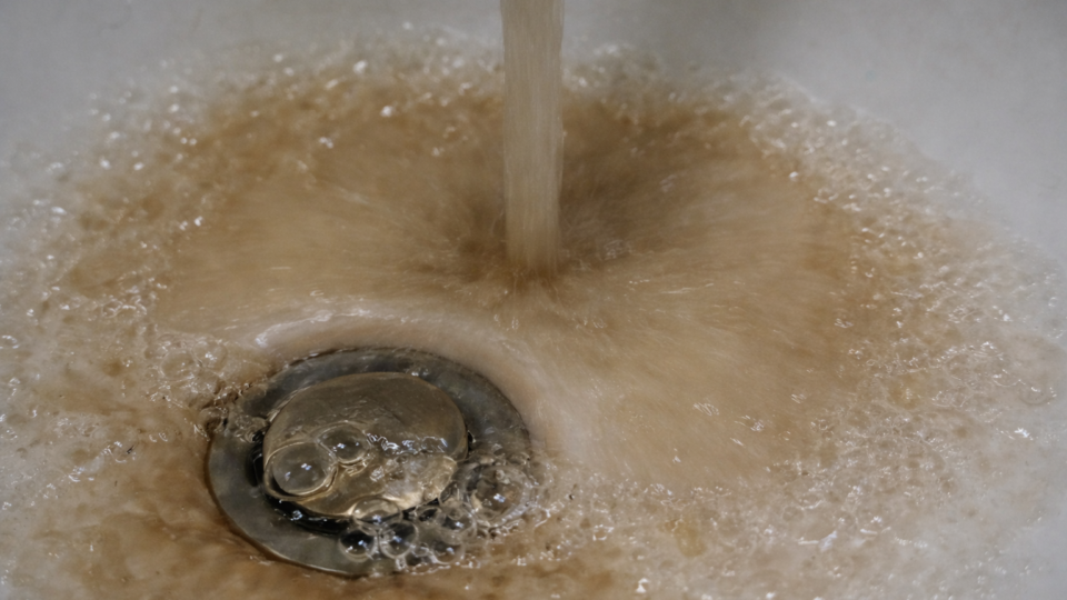 Avertizare pentru locuitorii din Târgu Jiu: evitați apa de la robinet