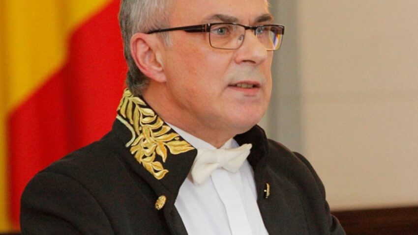 Academicianul Marius Andruh este noul preşedinte al Academiei Române