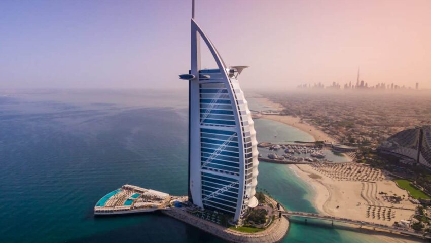 Hotelul Burj Al Arab din Dubai se închide pentru renovare