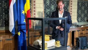 Coiful de la Coţofeneşti şi cele două brăţări dacice au fost prezentate public la Muzeul Drents