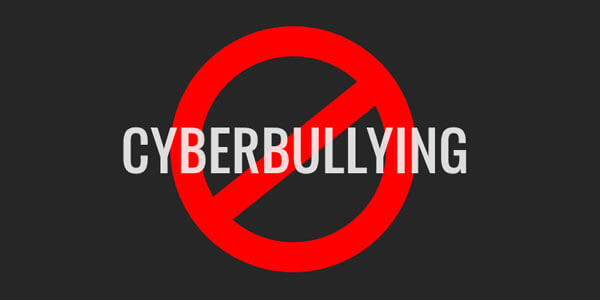 Eurodeputații vor să incrimineze hărțuirea cibernetică