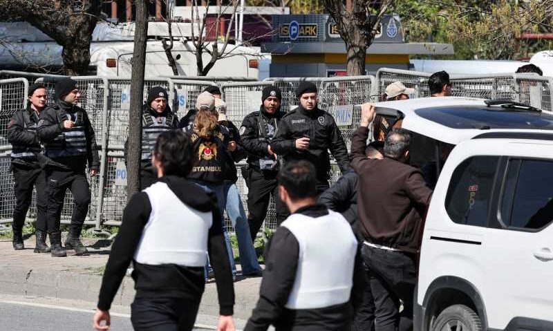 Atac armat la un liceu din Turcia. Atacatorul s-a sinucis, după ce a rănit 16 persoane