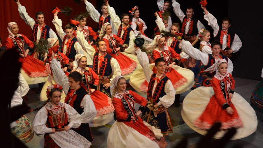 Festivalul „Cântecele Motrului” aduce folclorul românesc în centrul municipiului Motru