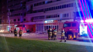 Dronă rusească prăbușită peste un bloc din Galați. Explozie, incendiu și zeci de persoane evacuate