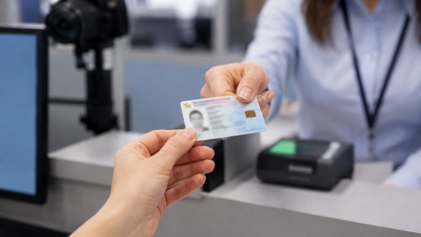 Prima carte electronică de identitate poate fi obținută gratuit