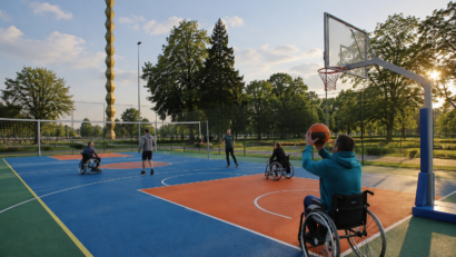 Teren de sport multifuncțional pentru persoanele cu dizabilități, inaugurat la Târgu Jiu în această vară