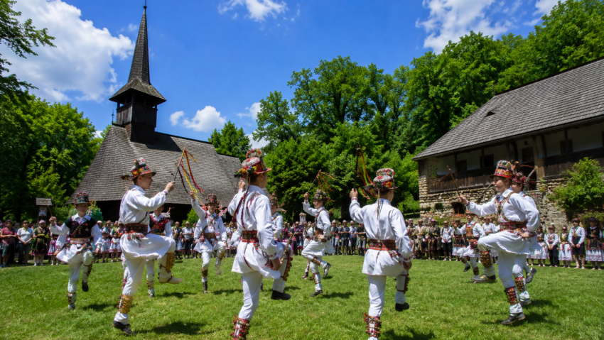 „Copilărie şi Căluşărie”, la Muzeul Satului Vâlcean